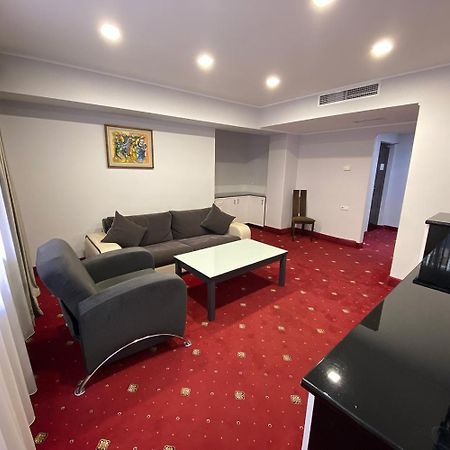 Erebuni Hotel Yerevan Exterior photo